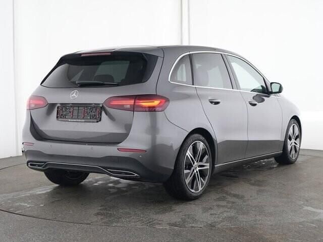 Gebraucht Mercedes B200 Advanced 163 PS (119 kW) 2025 Grau Van / Kleinbus