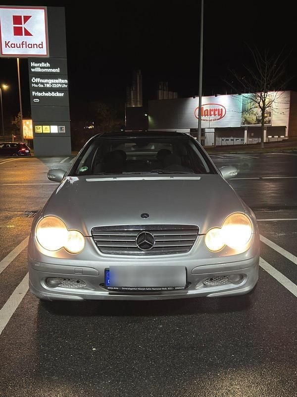 Silber Gebraucht 2002 Mercedes C180 Coupé | 1.000 € (Guter Preis) - Bild 1/4