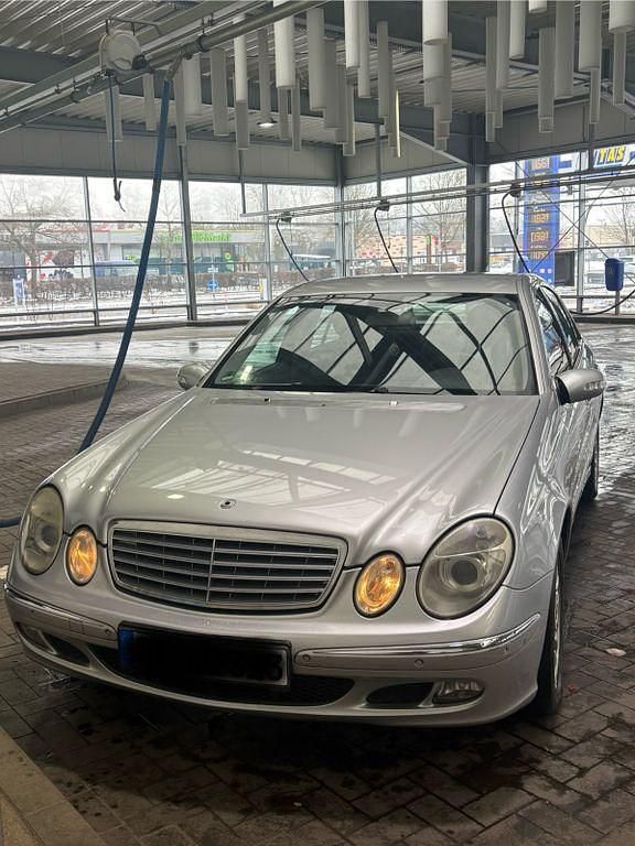 Gebraucht Mercedes 220 150 PS (110 kW) 2005 Silber Limousine