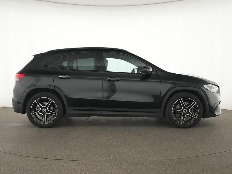 Gebraucht Mercedes GLA200 AMG line 163 PS (119 kW) 2023 Kosmosschwarz SUV
