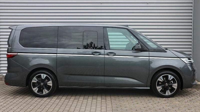 Neu VW Multivan Style 150 PS (110 kW) 2025 Grau Van