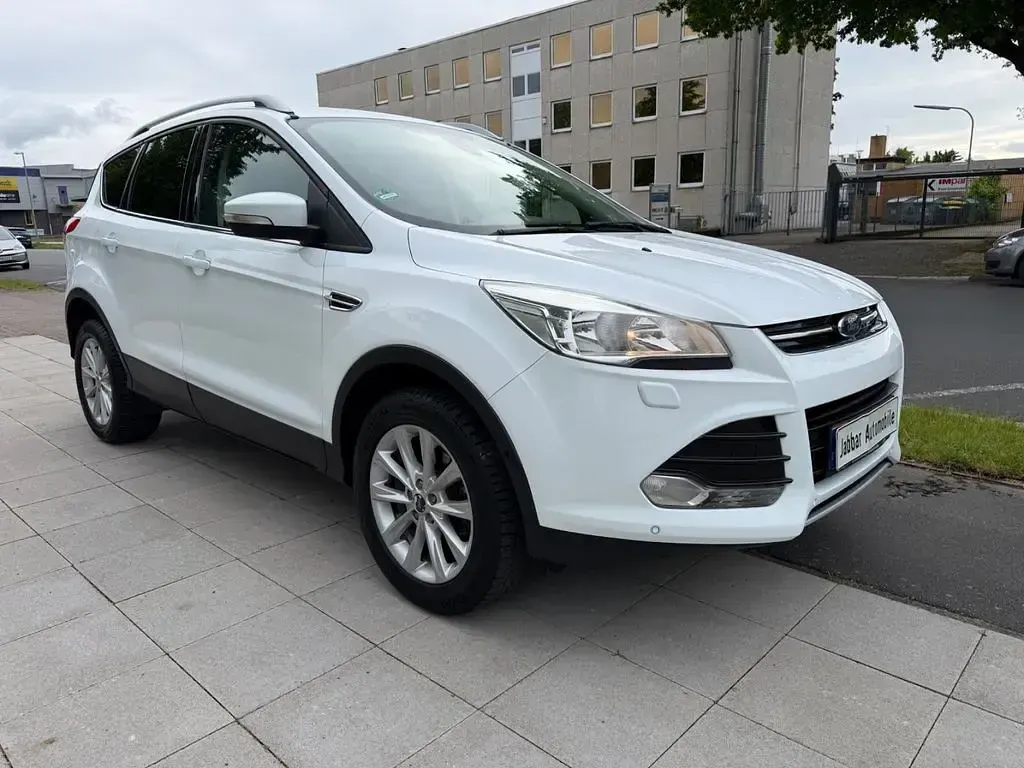 Gebraucht Ford Kuga Titanium 150 PS (110 kW) 2015 Weiß SUV