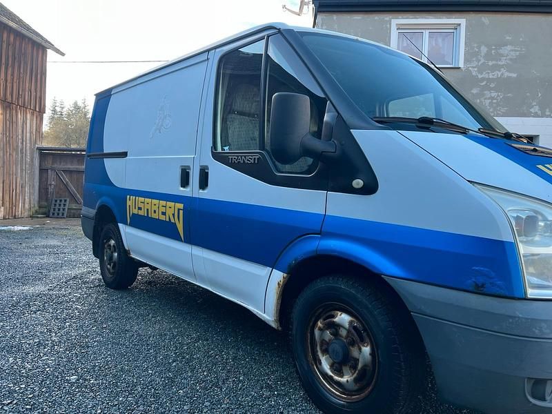 Weiß Gebraucht 2010 Ford Transit Tourneo Van / Kleinbus | 4.999 € (Fairer Preis) - Bild 1/4