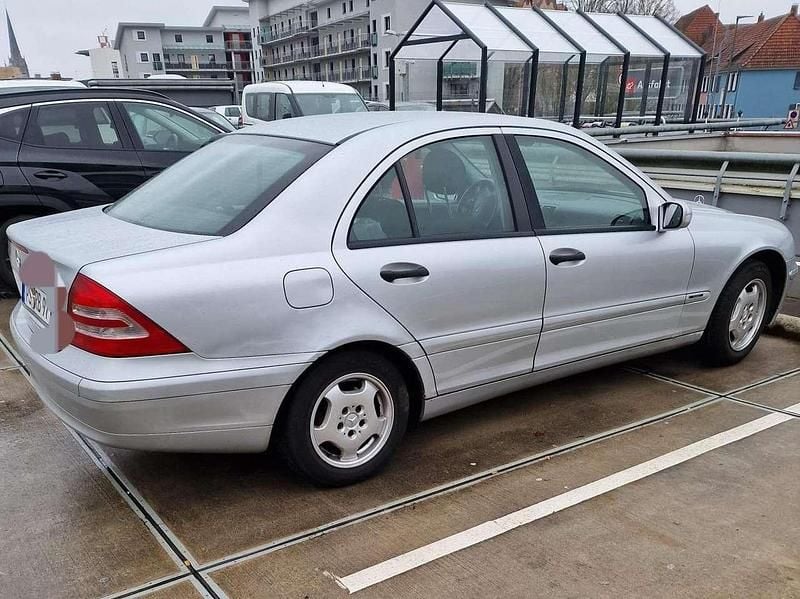Gebraucht Mercedes C200 Classic 163 PS (119 kW) 2000 Silber Limousine