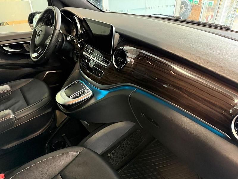 Gebraucht Mercedes V300 AMG line 239 PS (175 kW) 2021 Grau Van / Kleinbus