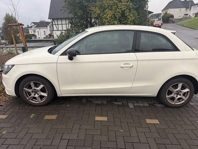 Weiß Gebraucht 2012 Audi A1 Ambition Kleinwagen | 6.000 € (Fairer Preis) - Bild 1/4
