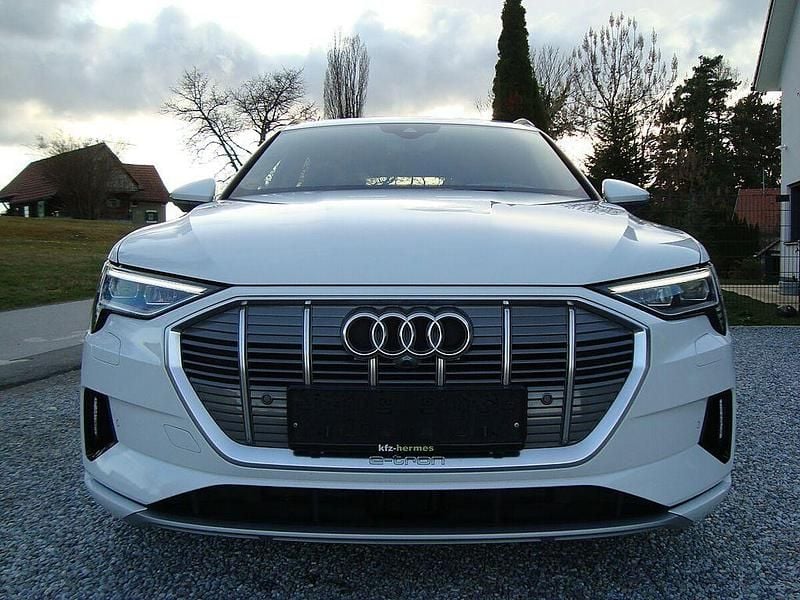 Second-hand Audi e-tron Advanced 300 kW (408 CP) 2020 Alb SUV