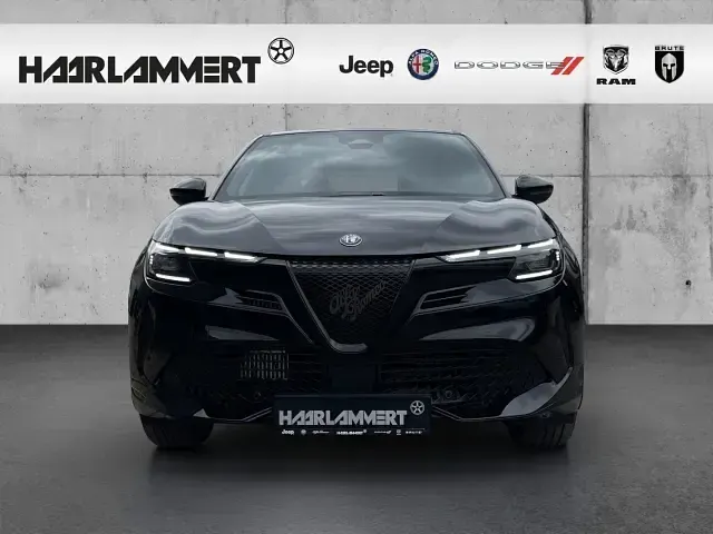Neu Alfa Romeo Junior Sprint 145 PS (106 kW) 2026 Schwarz SUV