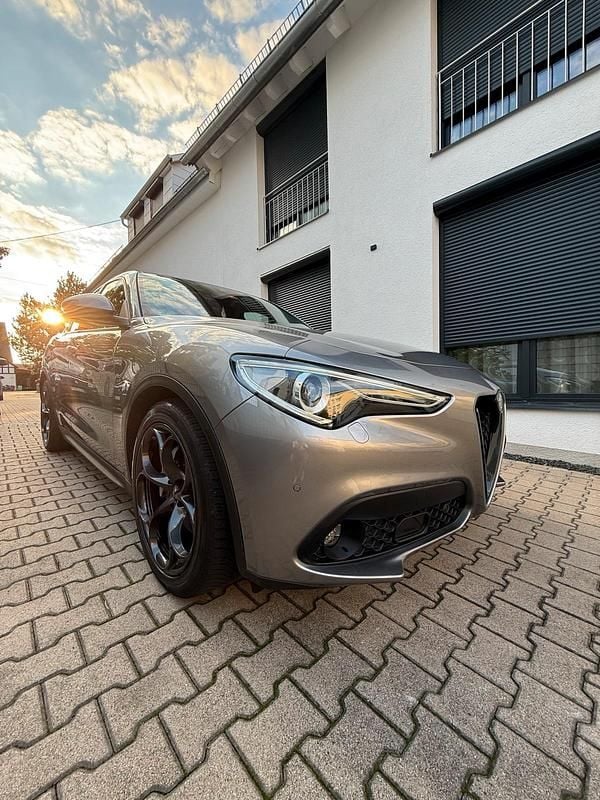 Gebraucht Alfa Romeo Stelvio 210 PS (154 kW) 2017 Grau SUV