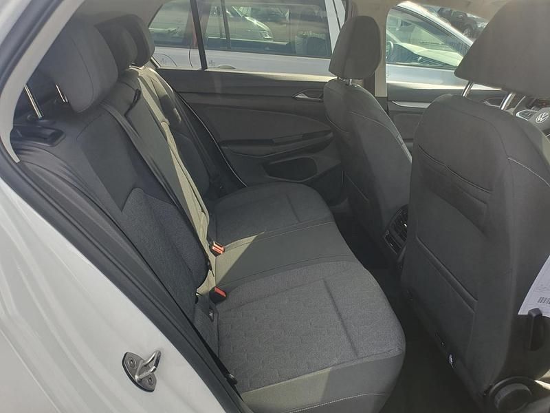 Gebraucht VW Golf VIII Move 150 PS (110 kW) 2024 Weiß Limousine