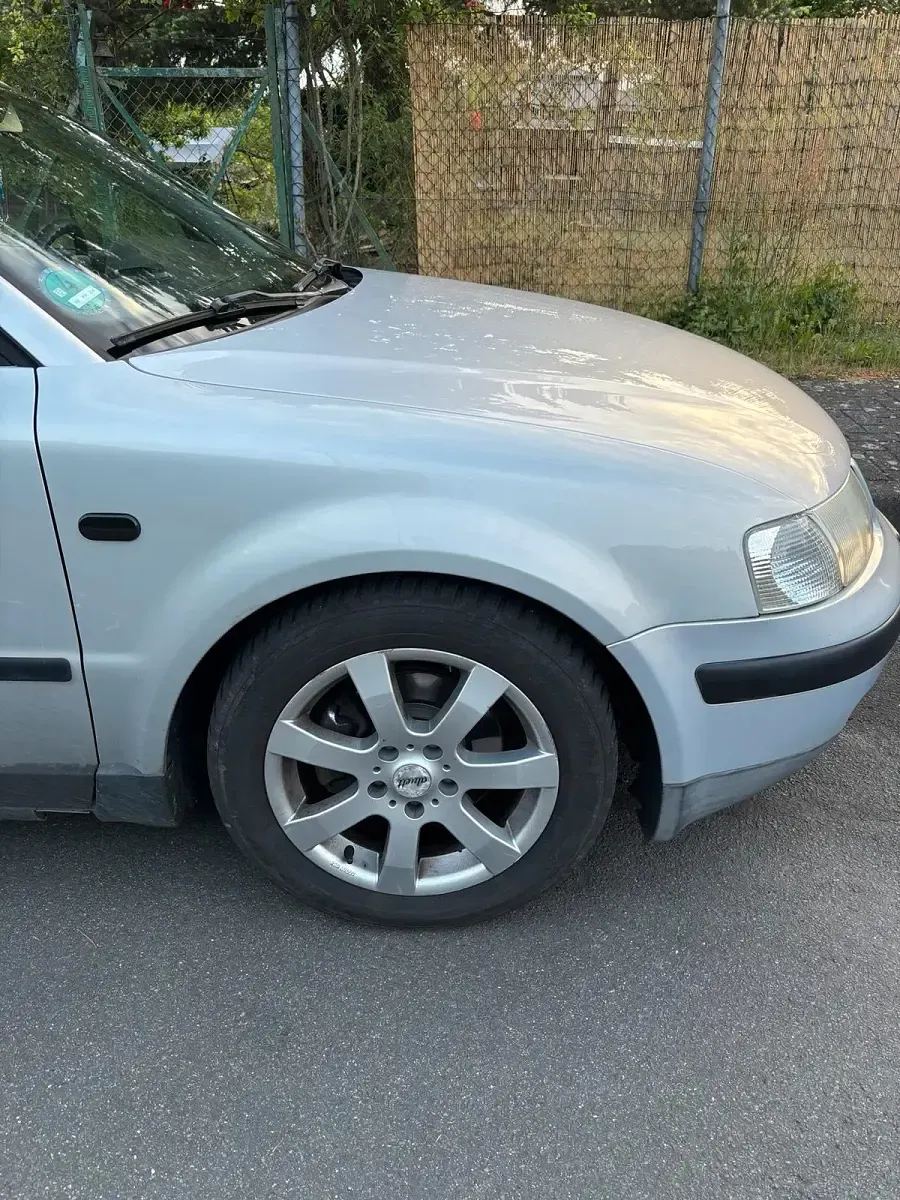 Gebraucht VW Passat Basis 101 PS (74 kW) 1998 Silber Limousine