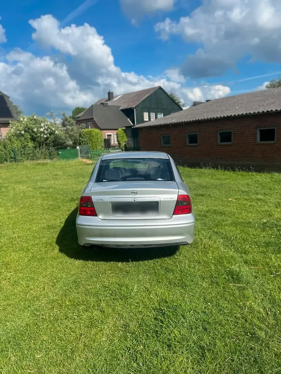 Gebraucht Opel Vectra 101 PS (74 kW) 2001 Silber Limousine
