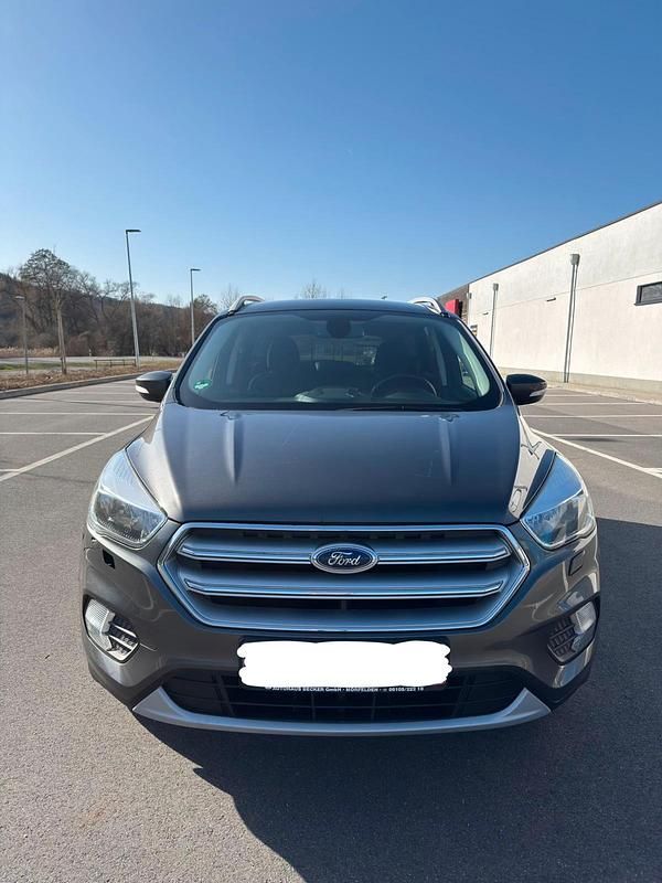 Gebraucht Ford Kuga 150 PS (110 kW) 2019 Grau SUV