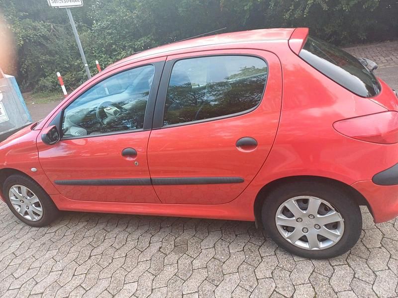 Rot Gebraucht 1998 Peugeot 206 Limousine | 1.100 € - Bild 1/4