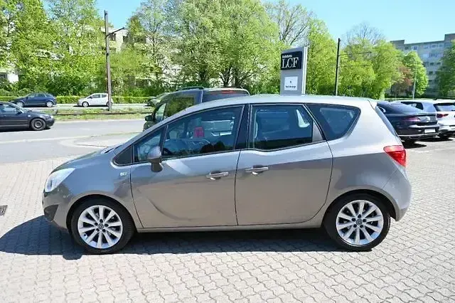Używany Opel Meriva Edition 101 KM (74 kW) 2010 Szary Minivan