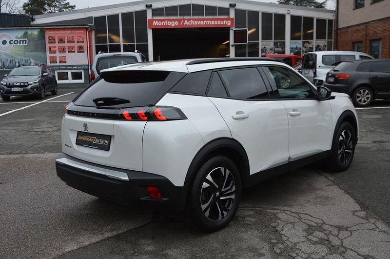 Gebraucht Peugeot e-2008 Allure 100 kW (136 PS) 2022 Weiß SUV