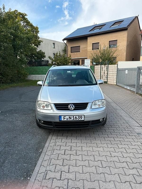 Grau Gebraucht 2006 VW Touran Van / Kleinbus | 1.799 € (Guter Preis) - Bild 1/4