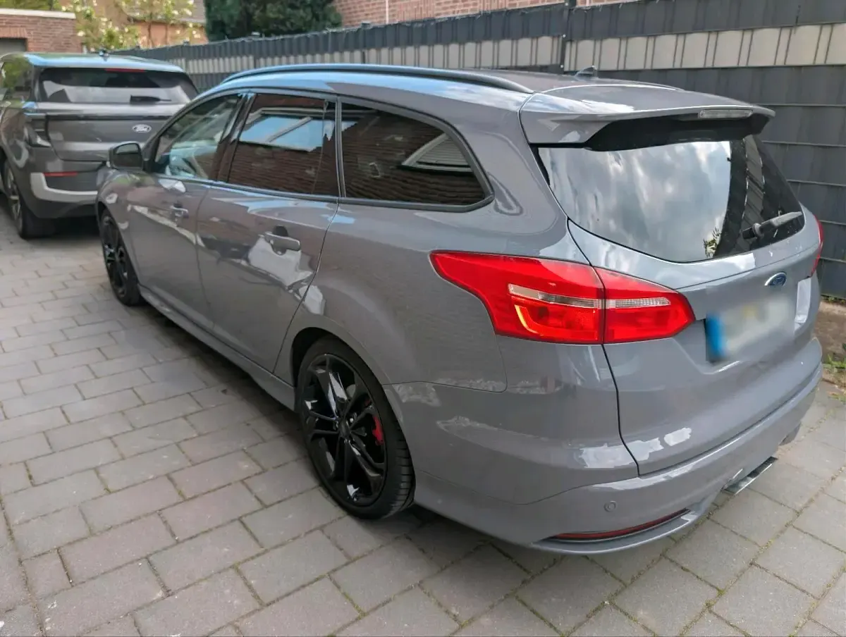 Gebraucht Ford Focus ST 250 PS (183 kW) 2018 Grau Kombi