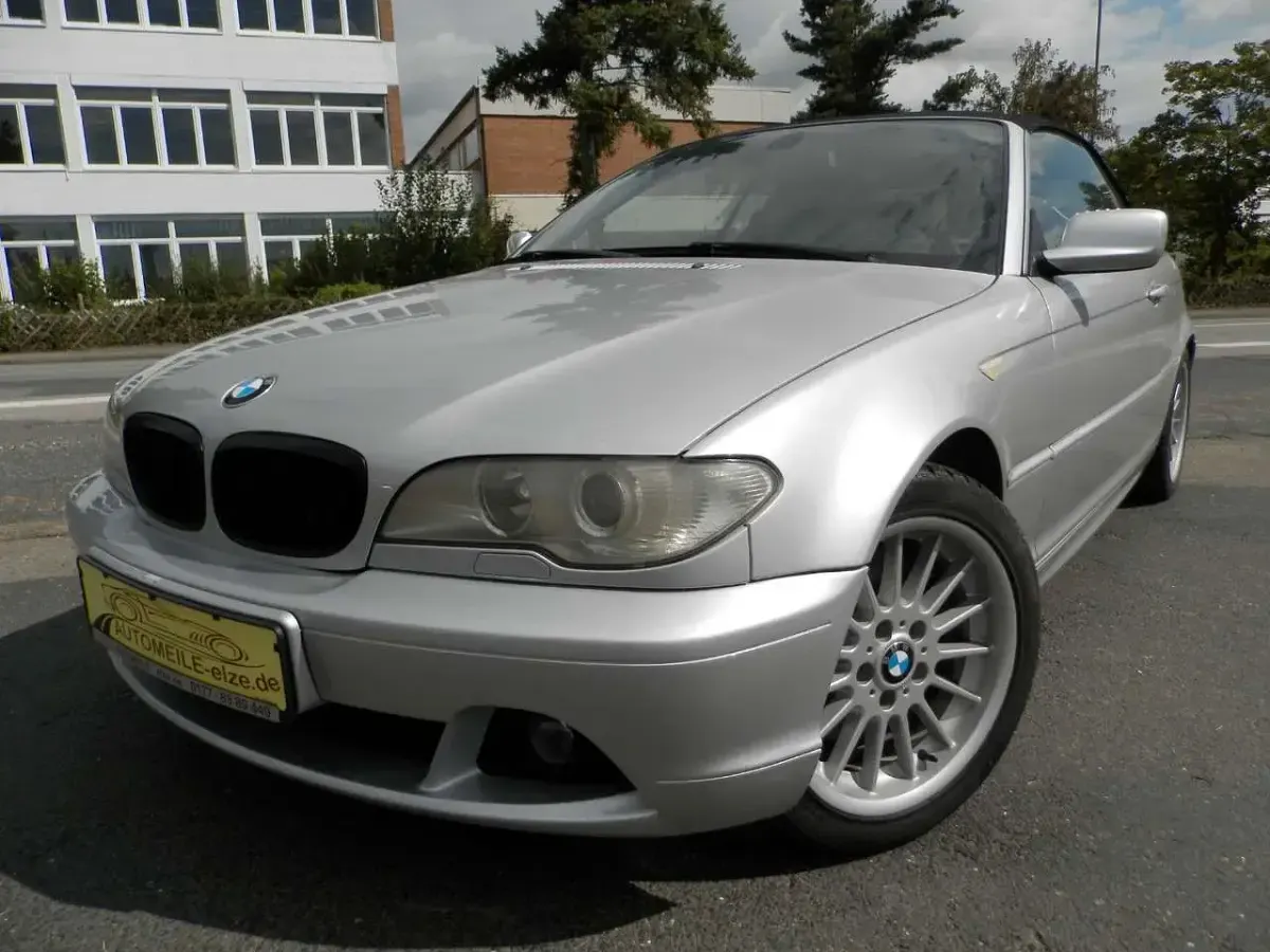 Gebraucht BMW 330 Cabriolet Sport Line 231 PS (169 kW) 2005 Titansilber metallic Cabrio