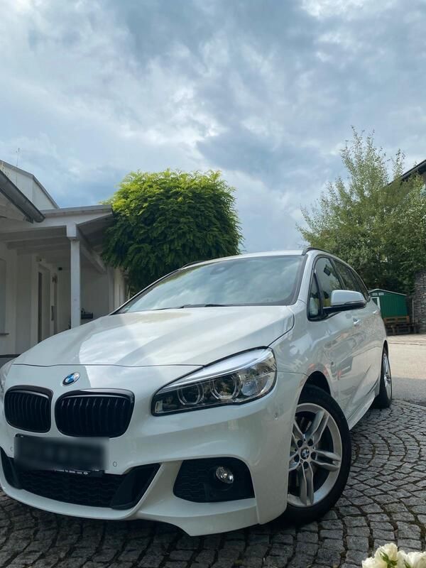 Weiß Gebraucht 2016 BMW 220 M Sport Kombi | 17.300 € (Fairer Preis) - Bild 1/4