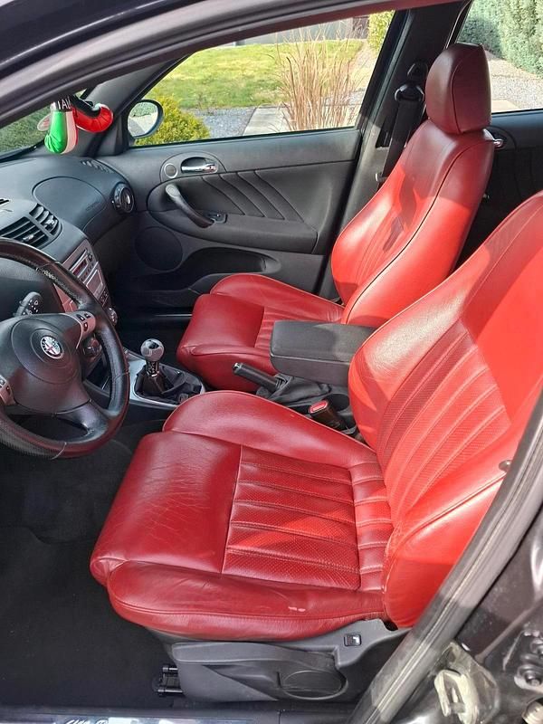 Gebraucht Alfa Romeo 147 105 PS (77 kW) 2010 Schwarz Kleinwagen