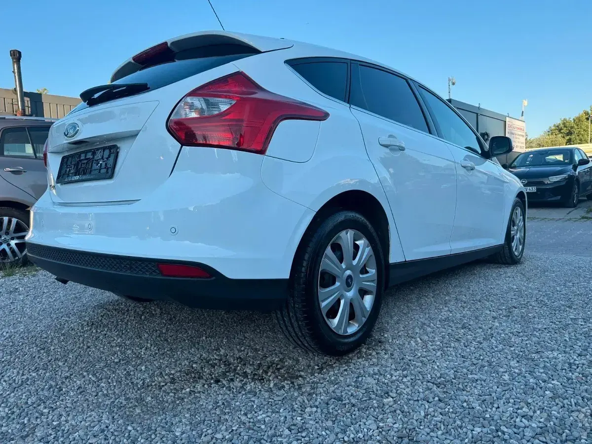 Gebraucht Ford Focus Titanium 116 PS (85 kW) 2014 Weiß Kleinwagen