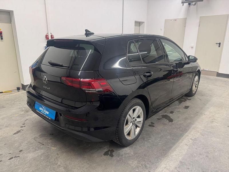 Second-hand VW Golf VII Life 150 CP (110 kW) 2020 Negru Berlinǎ