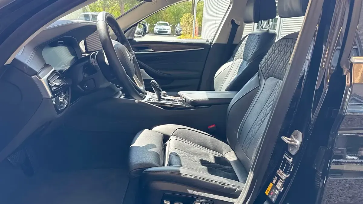 Second-hand BMW 520 Efficient Dynamics 163 CP (119 kW) 2022 Negru Berlinǎ