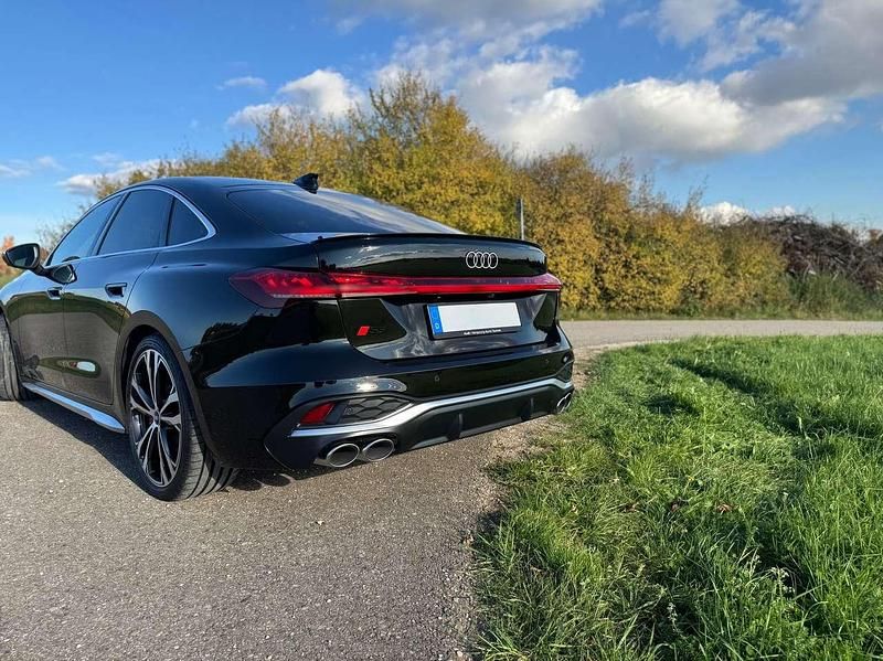 Gebraucht Audi S5 Ambiente 367 PS (269 kW) 2024 Schwarz Limousine