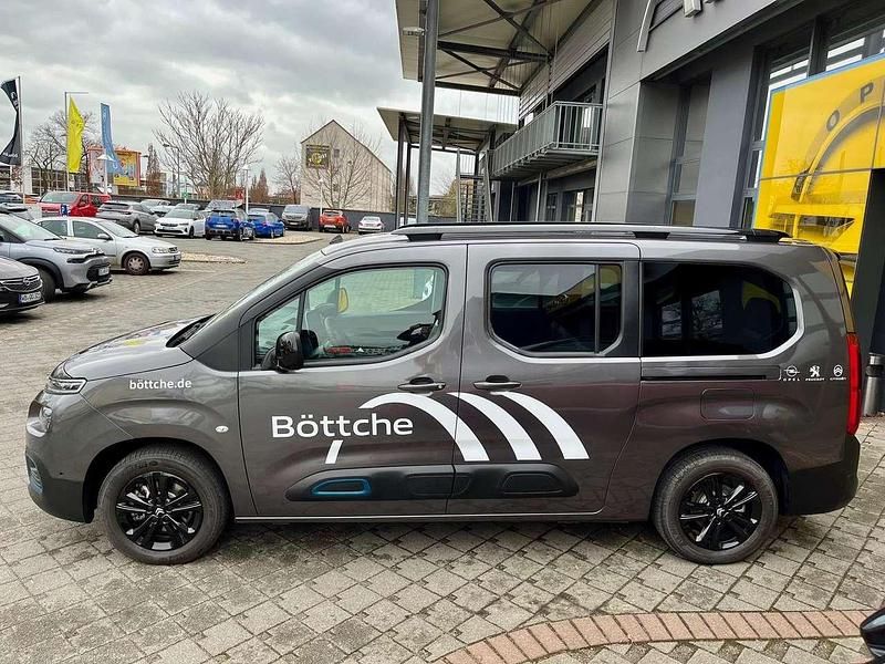 Gebraucht Citroën Berlingo Shine 100 kW (136 PS) 2023 Platiniumgrau Van / Kleinbus