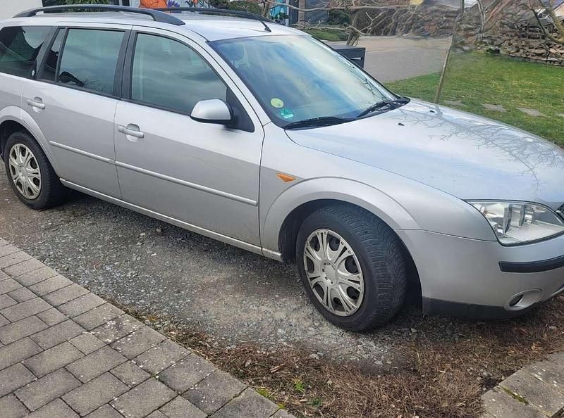 Gebraucht Ford Mondeo Ghia 125 PS (91 kW) 2002 Silber Kombi