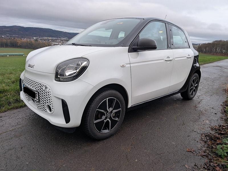 Weiß Gebraucht 2020 Smart ForFour Electric Drive Passion Kleinwagen | 8.800 € (Guter Preis) - Bild 1/4