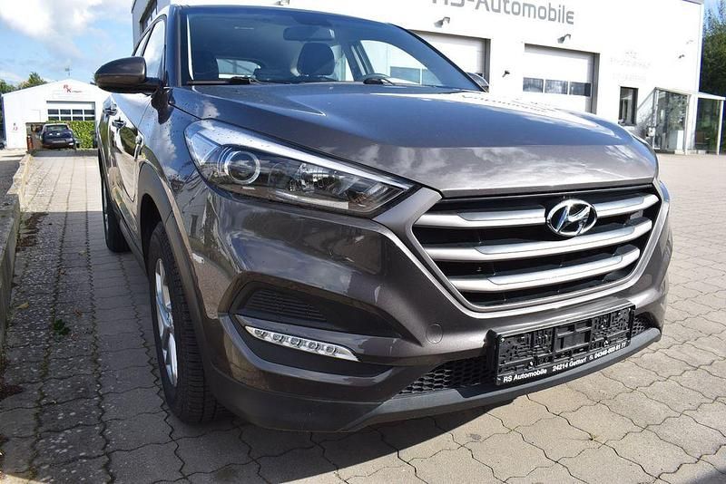 Grau Gebraucht 2018 Hyundai Tucson Classic SUV | 14.490 € (Guter Preis) - Bild 1/4