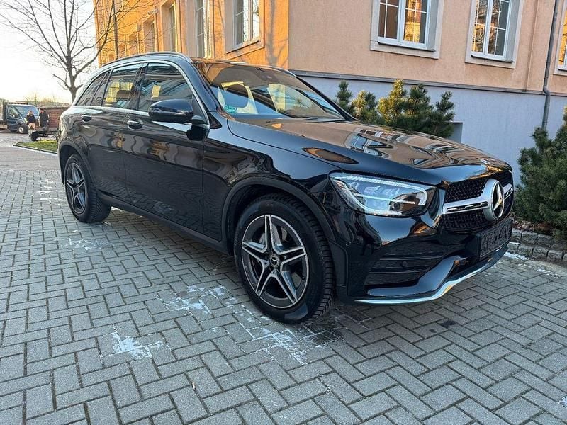Schwarz Gebraucht 2020 Mercedes GLC220 AMG line SUV | 28.890 € (Guter Preis) - Bild 1/4