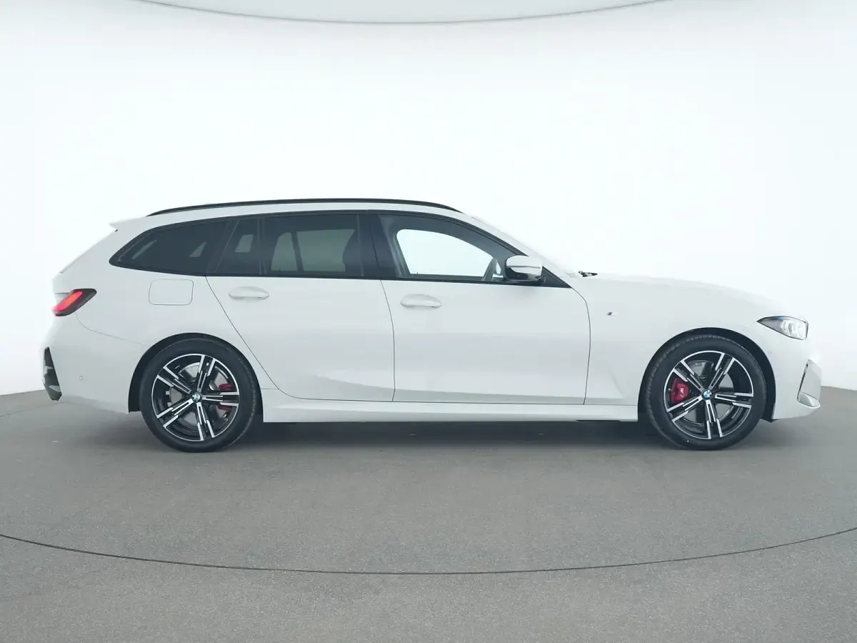 Gebraucht BMW 320 M Sport 184 PS (135 kW) 2025 Alpinweiss Limousine