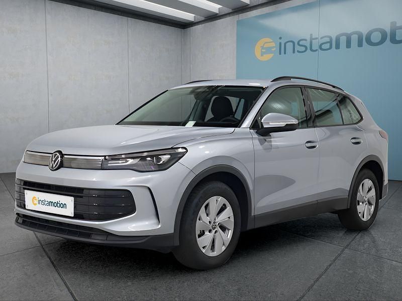 Silber Gebraucht 2024 VW Tiguan SUV | 32.449 € (Superpreis) - Bild 1/4