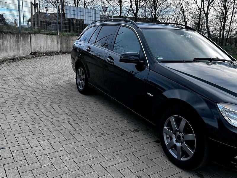 Gebraucht Mercedes C220 170 PS (125 kW) 2011 Schwarz Kombi