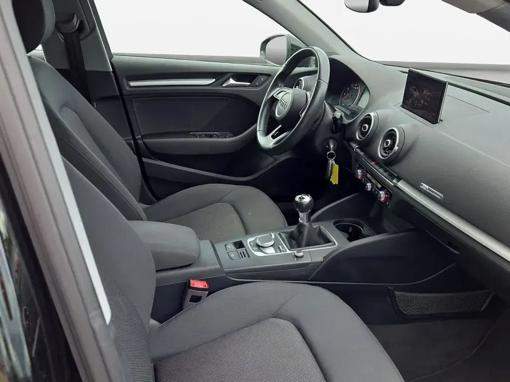 Gebraucht Audi A3 Design 116 PS (85 kW) 2018 Mythosschwarz metallic Limousine