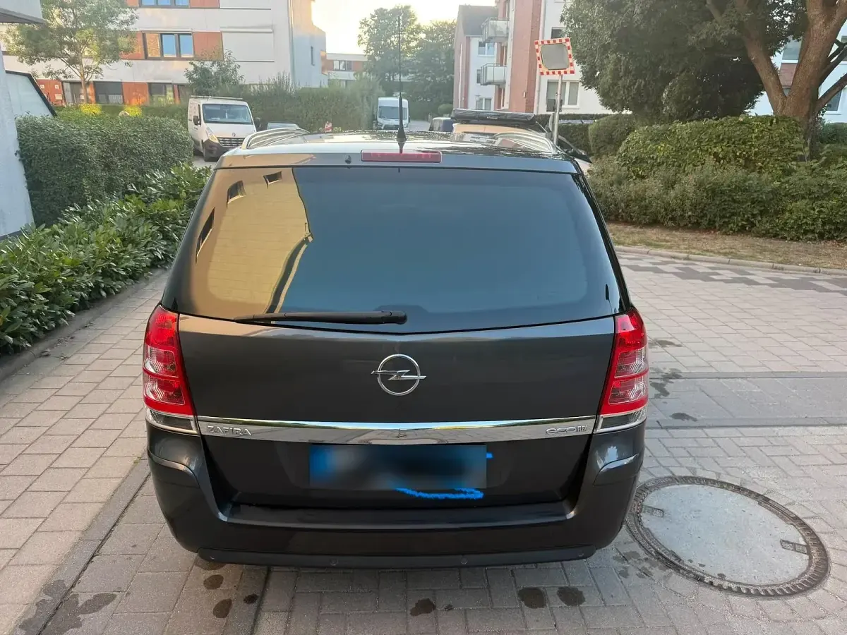 Gebraucht Opel Zafira 115 PS (84 kW) 2012 Grau Van / Kleinbus
