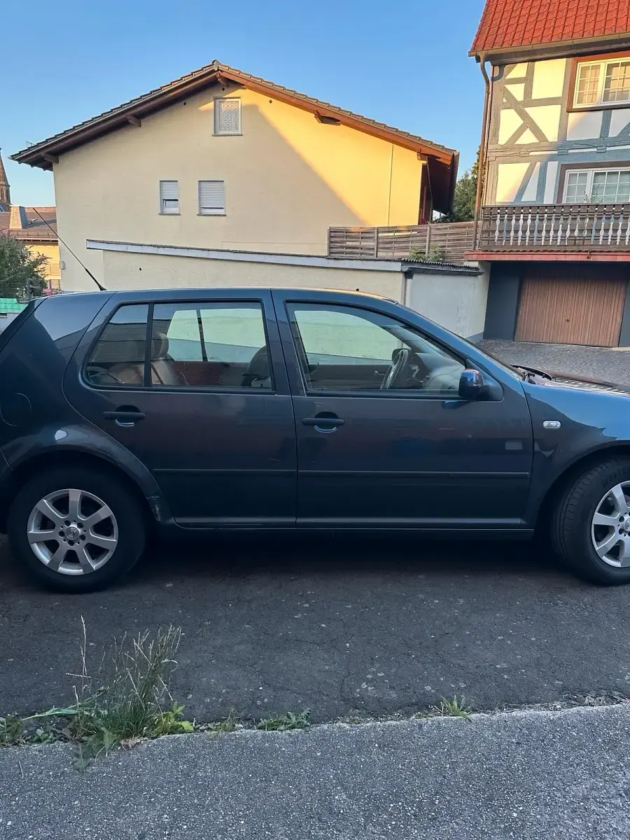 Gebraucht VW Golf IV 75 PS (55 kW) 2002 Blau Kleinwagen