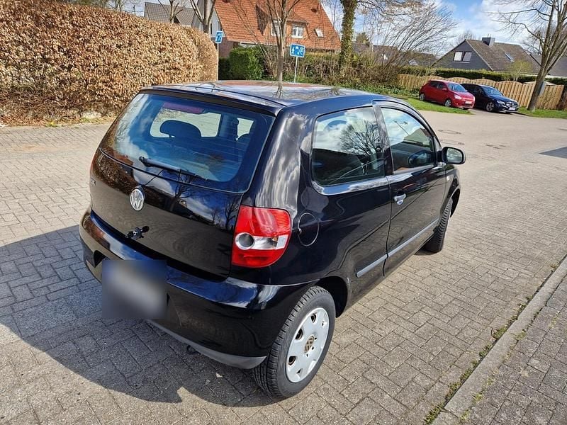 Second-hand VW Fox 54 CP (39 kW) 2006 Negru Hatchback