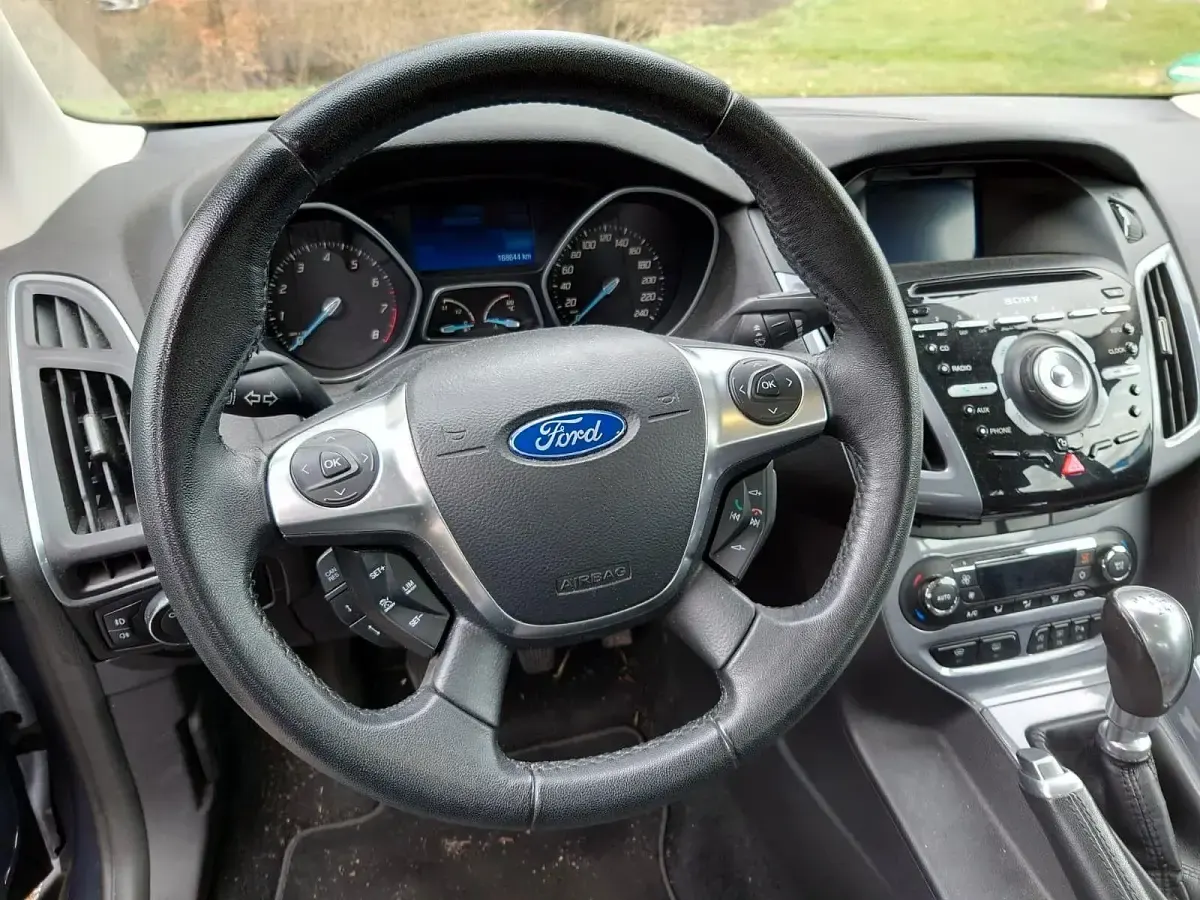 Używany Ford Focus Titanium 182 KM (133 kW) 2012 Szary Kombi