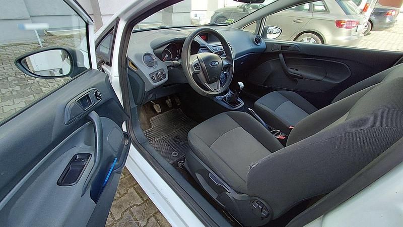 Gebraucht Ford Fiesta 82 PS (60 kW) 2011 Weiß Kleinwagen