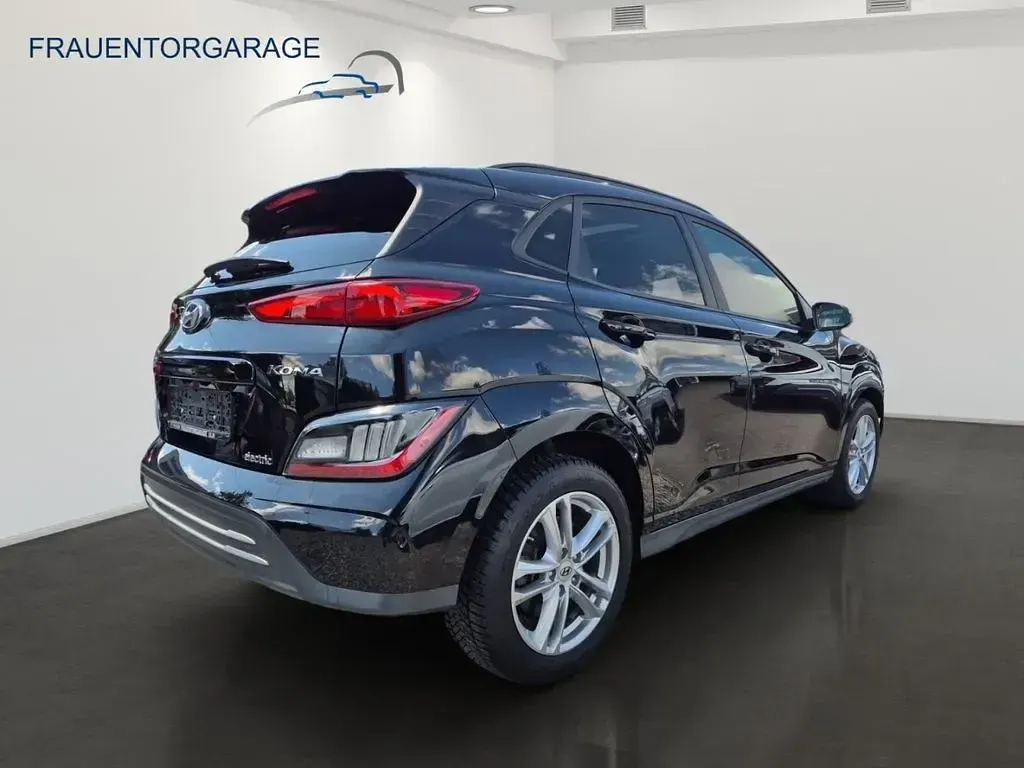 Gebraucht Hyundai Kona Trend 100 kW (136 PS) 2023 Phantom black SUV
