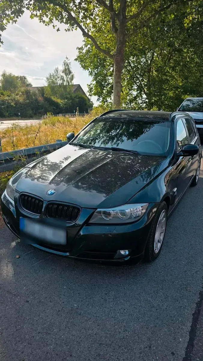 Gebraucht BMW 320 184 PS (135 kW) 2010 Schwarz Kombi