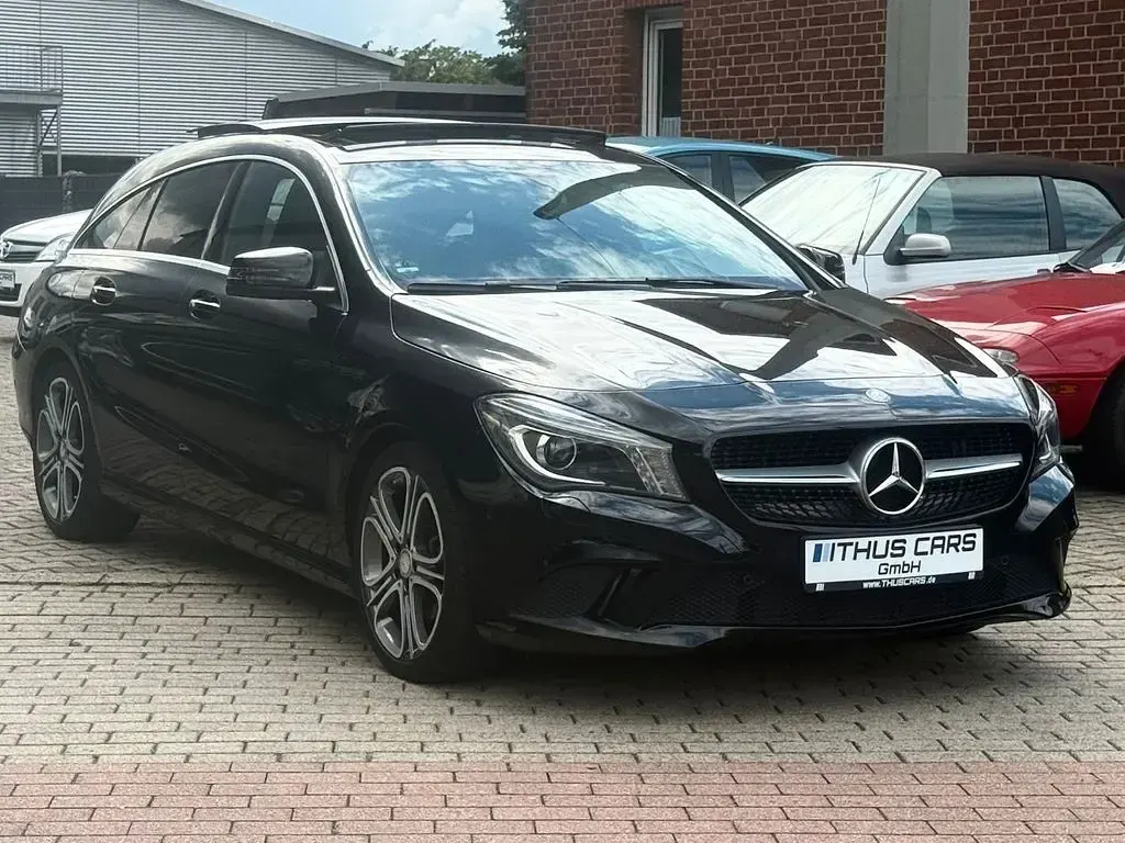 Gebraucht Mercedes CLA220 Shooting Brake 177 PS (130 kW) 2015 Schwarz Kombi