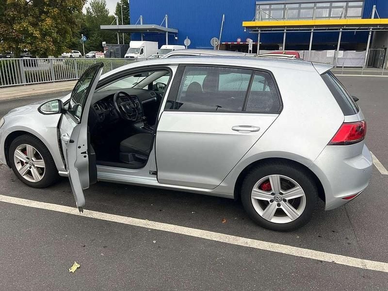 Gebraucht VW Golf VII 105 PS (77 kW) 2014 Limousine