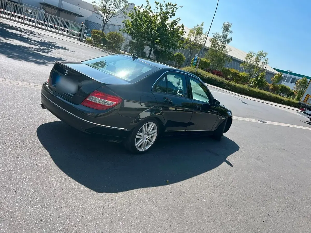 Gebraucht Mercedes C250 206 PS (151 kW) 2008 Schwarz Limousine