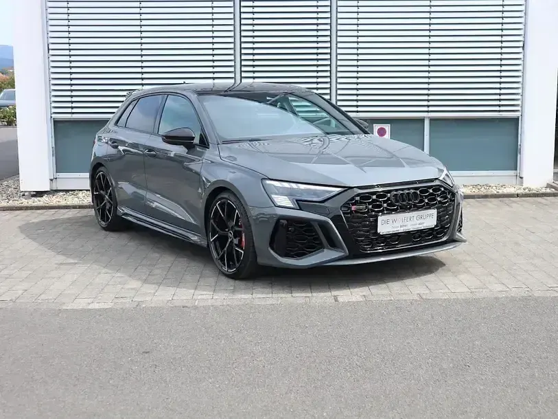 Gebraucht Audi RS3 Sportback Ambiente 400 PS (294 kW) 2024 Nimbusgrau perleffekt individuallackierungen audi exclusive Kleinwagen