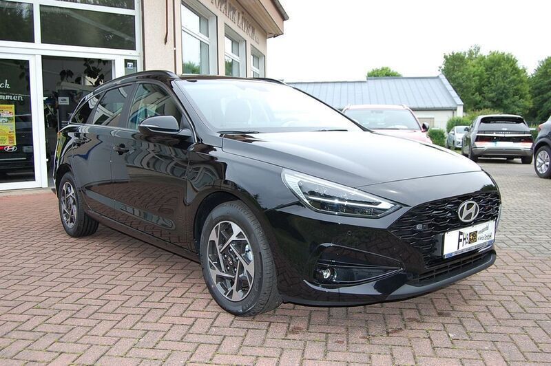 Schwarz Neu 2024 Hyundai i30 Style Limousine | 22.990 € (Etwas zu teuer) - Bild 1/4